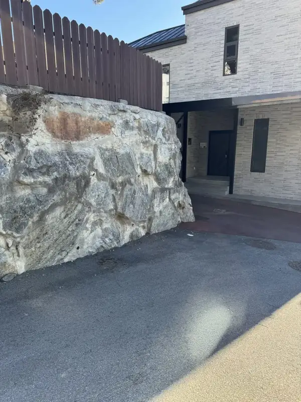 석축 옹벽 입구 사각지대 확인용 도로반사경 전